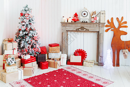 圣诞和新年家庭内部详情  木鹿 m假期礼物玩具红色花环展示火焰蜡烛白色手表图片