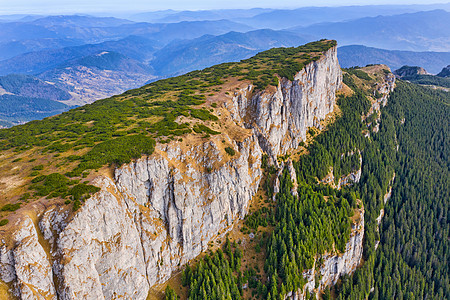 岩墙山图片