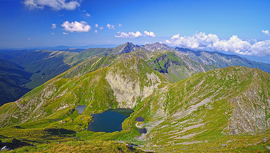 山顶的夏季山顶风景图片