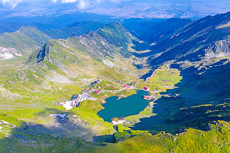罗马尼亚夏季山地标的空中观望图图片