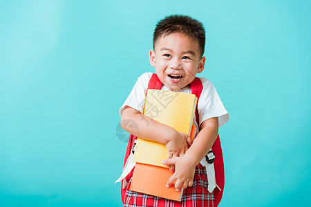 学前幼儿园有书和书包的小孩童年学习班级学校男生学生孩子们女学生拥抱蓝色图片