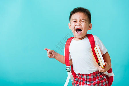 学前幼儿园有书和书包的小孩童年商业班级孩子蓝色乐趣男生学生微笑教育图片