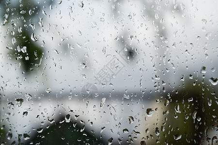 窗玻璃上的雨滴 雨中窗外模糊的背景流动场景房子窗格淋浴下雨天空天气雨窗艺术图片