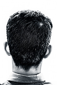 一名受早产灰色影响的年轻少年的背面照片被白色隔离染色商业耳朵男性压力洗发水染料男人黑色治疗图片