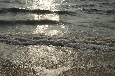 海浪中的水波鄙视水面反射风能荷花月光波浪光效海滨水滴图片