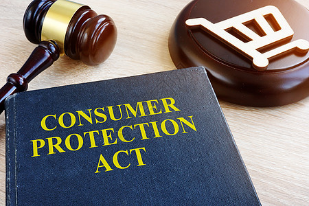 消费者保护法 和板块放在桌子上图片