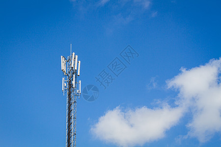 电讯塔和云层天空 里方有复制空间技术细胞播送电磁收发器建筑收音机频率建筑学蓝色图片