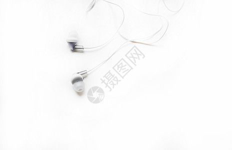 白色背景上的白色耳机音乐立体声阳光3d收音机阴影电子产品电话工具娱乐图片
