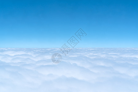 蓝色天空线和云层 飞机窗口视图多云航班旅行气氛云景天际天气空气自由白色图片