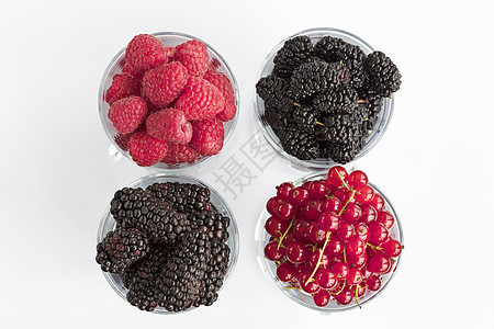 草莓 黑色大黑莓 红棕橘和木莓 在光背景的清晰玻璃中放置果味拿铁甜点饮食团体食物水果钥匙植物醋栗图片