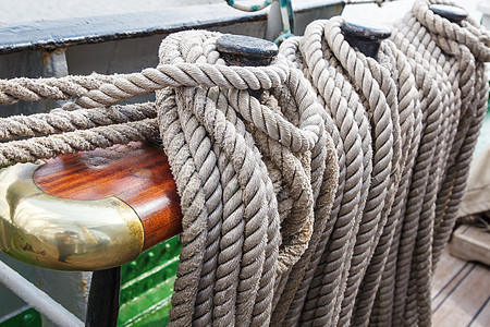 船舶操纵绳绳船体绳索海洋夹板古董材料旅行帆船木头血管图片