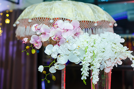 紧贴一朵花婚礼蓝色餐厅插花装饰玫瑰花束植物群婚姻花瓣图片