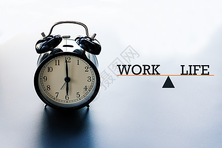 工作生活平衡概念 有词工作和生活o的闹钟图片