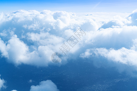 蓝色天空线和云层 飞机窗口视图场景墙纸阳光臭氧旅行水分天线航班天堂自由图片