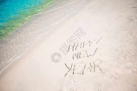 新年快乐 写在白沙里边缘新年海洋波浪海报海浪热带明信片时间庆典图片