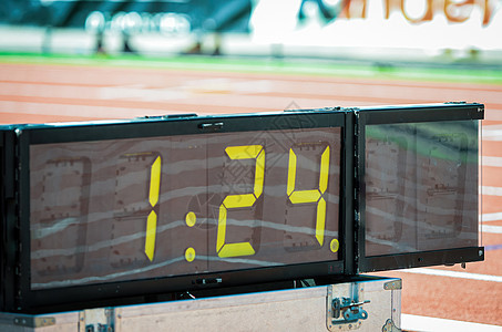 在运动体育场赛道旁的体育活动中 数字式体育比赛时间计图片