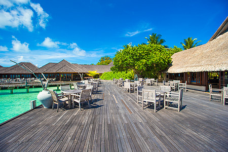 在海滨异国岛屿的夏季空旷户外咖啡厅日落酒吧服务旅游餐厅蓝色太阳食物旅行咖啡店图片
