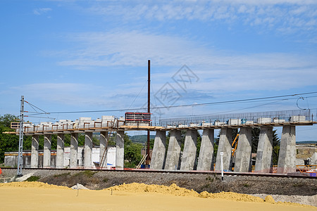 建设新的道路和交通交汇处 在钢筋混凝土结构和路面上工作商业活动土壤通讯压力场地旅行建筑街道运输图片