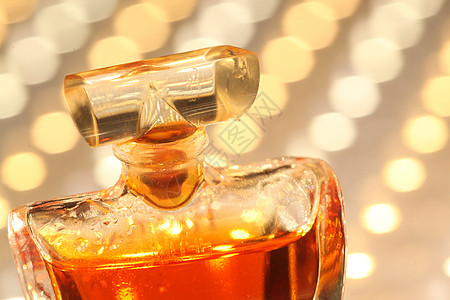 带金盖的香水瓶洗漱镜头用品反射魅力化妆品调香师护理玻璃奢华图片