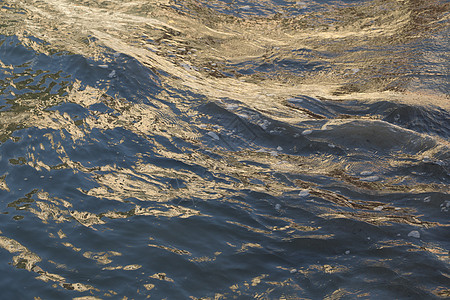 海浪中的水波海滨波浪月光速度风能跑步反射波纹荷花鄙视图片