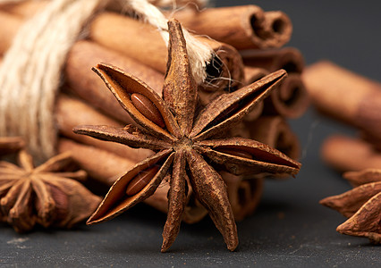 棕色肉桂棒绑在一起的一串褐色肉桂棍肉桂香气种子食物星星芳香香料团体图片