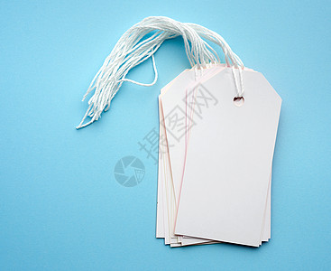 绳索上的空白长方形纸标签图片