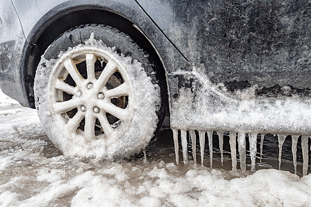 汽车上的积冰和冰棒降雪温度气候暴风雪冻结季节日光街道天气冷冻图片