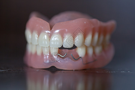 桌上的医学假牙口服牙科健康牙齿矫正牙医口腔科卫生药品医疗图片