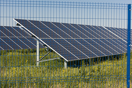 草光伏发电外面的太阳能电池板发电机阳光栅栏生态光伏创新车站细胞天空电气图片