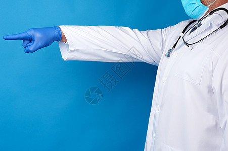 身穿白外套 带纽扣 手戴蓝衣的医务人员手套推介会治疗药店药品专家手臂男人保健职业图片
