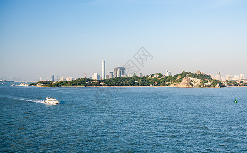 在Xiamen的天线上现代建筑 在Gulangyu岛前方地标海岸线旅行海岸建筑学天空摩天大楼蓝色港口旅游图片