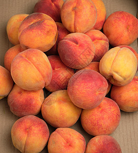 大量成熟的黄红圆桃黄色甜点饮食橙子农业水果市场团体收成果汁图片