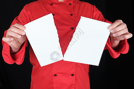 穿红色制服的男子将一张白纸撕成两半管理人员文档菜单套装厨师空白黑色眼泪商业男性图片