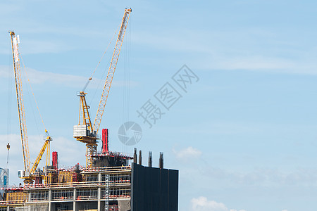 带起重机的建筑工地天空城市住房房子脚手架商业工业蓝色摩天大楼技术图片