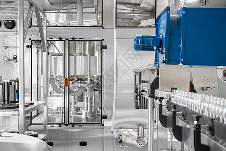 牛奶厂的设备机器产品奶制品输送带自动化植物瓶子制造业加工工作图片