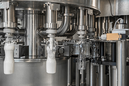 牛奶厂的设备液体管道团体生产加工奶制品贮存酸奶植物商业图片