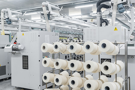 一家纺织厂的线条生产技术自动化工业植物羊毛纺织品编织筒管卷轴棉布图片