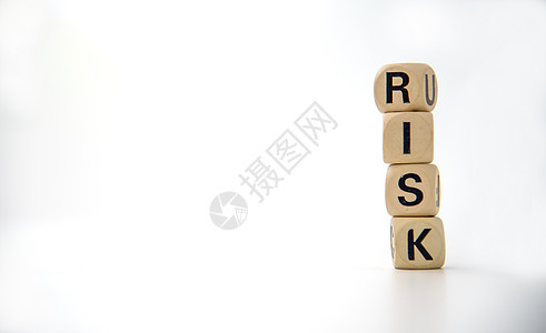 使用“RISK”一词的木板块图片