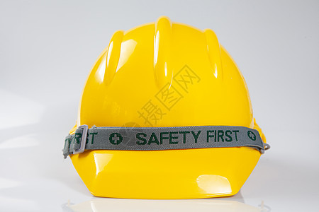 白色背景的黄色安全头盔 Hard Hat 或 safe eng工厂工程师就业工具工人团队警卫安全帽安全帽子图片