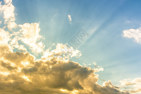 戏剧性天空背景精神环境天堂上帝空气太阳蓝色风暴射线光束图片