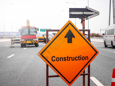 修复路标标志和道路工人建筑沥青街道卡车铣刀危险障碍阴影信号交通图片