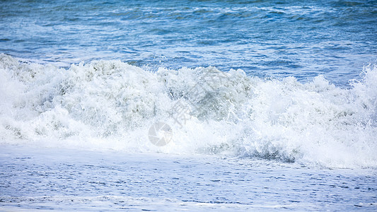 风雨如磐的海洋风景背景海岸飞溅运动沿海力量波浪天气海滩海浪休息图片