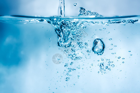 水气泡背景波纹涟漪空气溪流蓝色流动飞溅水滴速度温泉图片