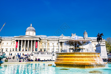 Trafalgar广场和英国伦敦国家美术馆博物馆首都纪念碑地标旅行城市游客国家建筑画廊历史图片