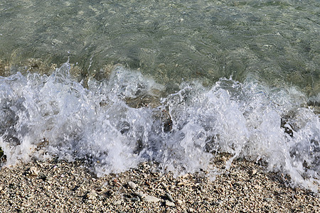 在伊斯兰岛的海滩上 震撼着印度海浪热带破碎波海岸线海岸冲浪支撑天堂叶子假期晴天图片