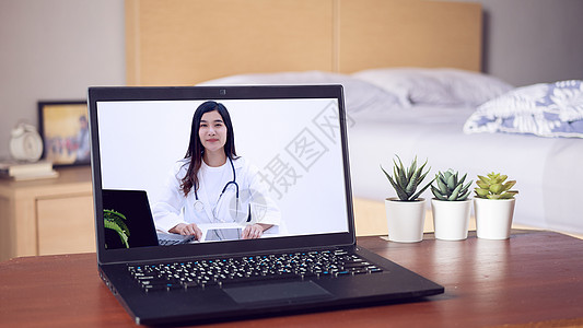 亚洲医生通过网站提供健康咨询服务图片