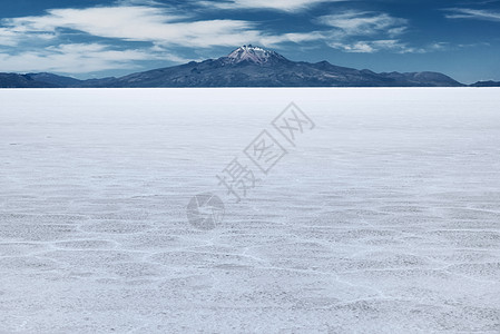 世界最大的盐土平和多尔曼特火山 图努帕图片