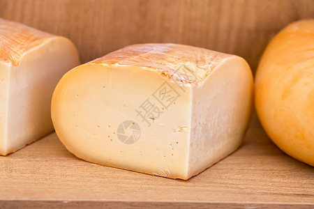 黄奶酪贴上仓库店铺美食产品牛奶圆形奶制品食物黄色烹饪图片