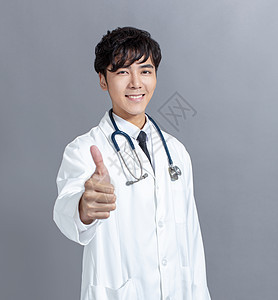 友好的亚洲医生举起拇指男人手势药品医院诊所快乐外科男性外套保健图片