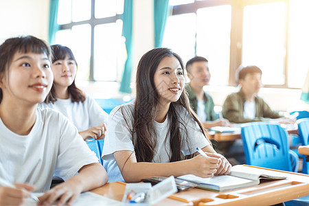 亚裔青少年学生在课堂上与同班同学一起学习团体多样性朋友们训练教育同事男人写作学校注意力图片